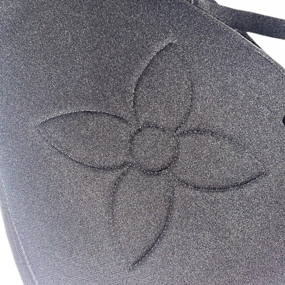 Sherpani Espirit Sling backpack in the color yellow black white - Picture 9 of 11